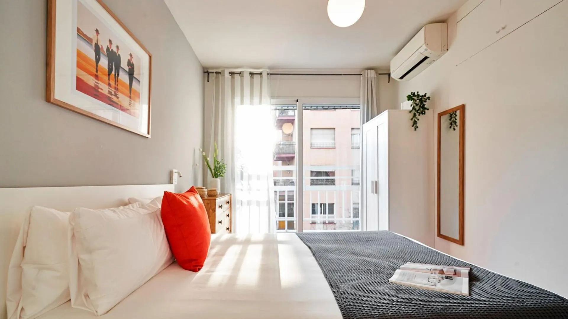 Love Local Life Near Sagrada Familia By Myrentalhost Barcelona Apartment