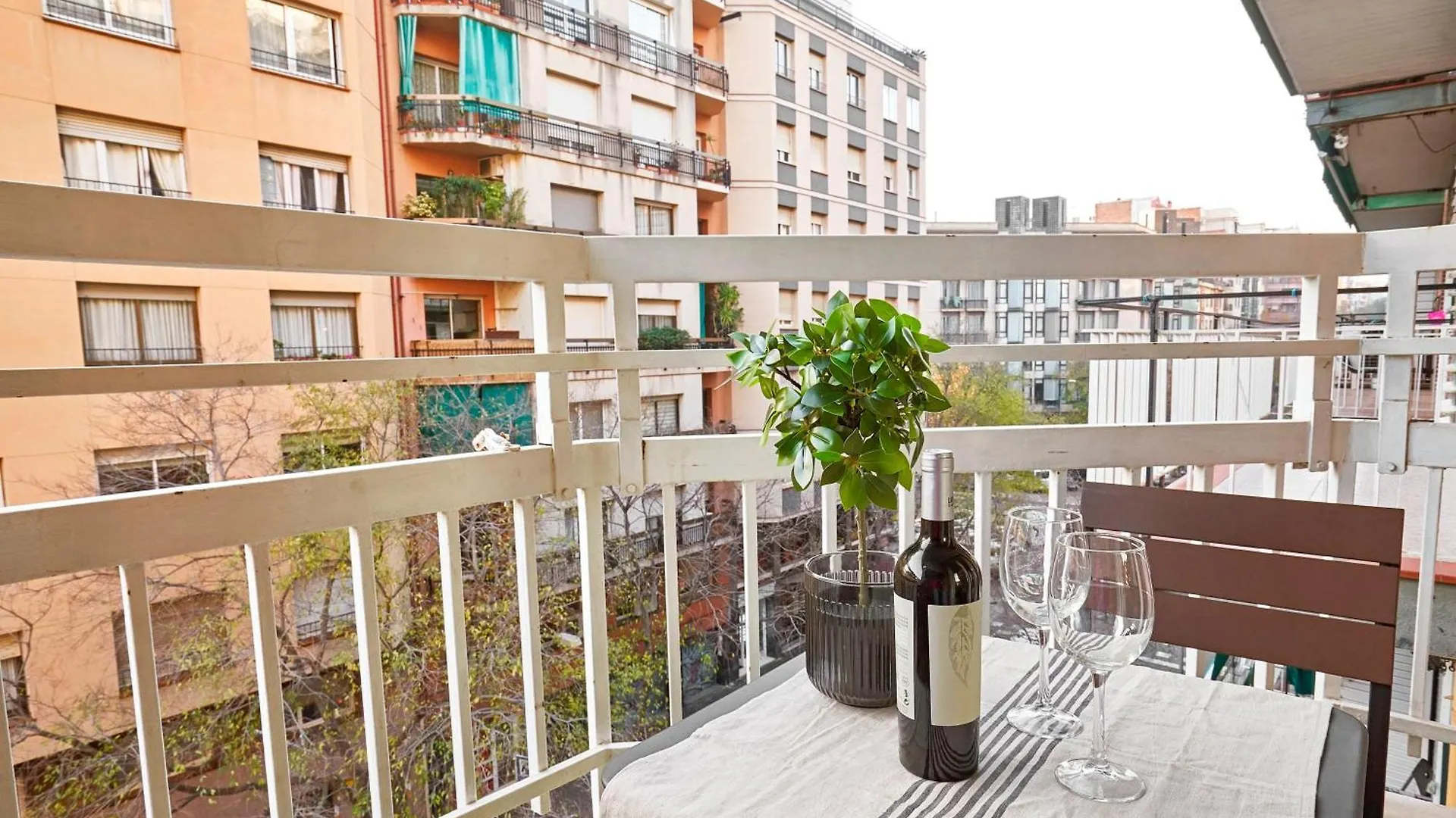 Love Local Life Near Sagrada Familia By Myrentalhost Barcelona Apartment